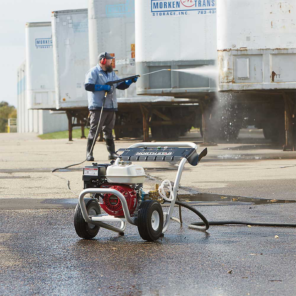 NorthStar Pressure Washer | Cold Water | 3300 PSI | 2.5 GPM